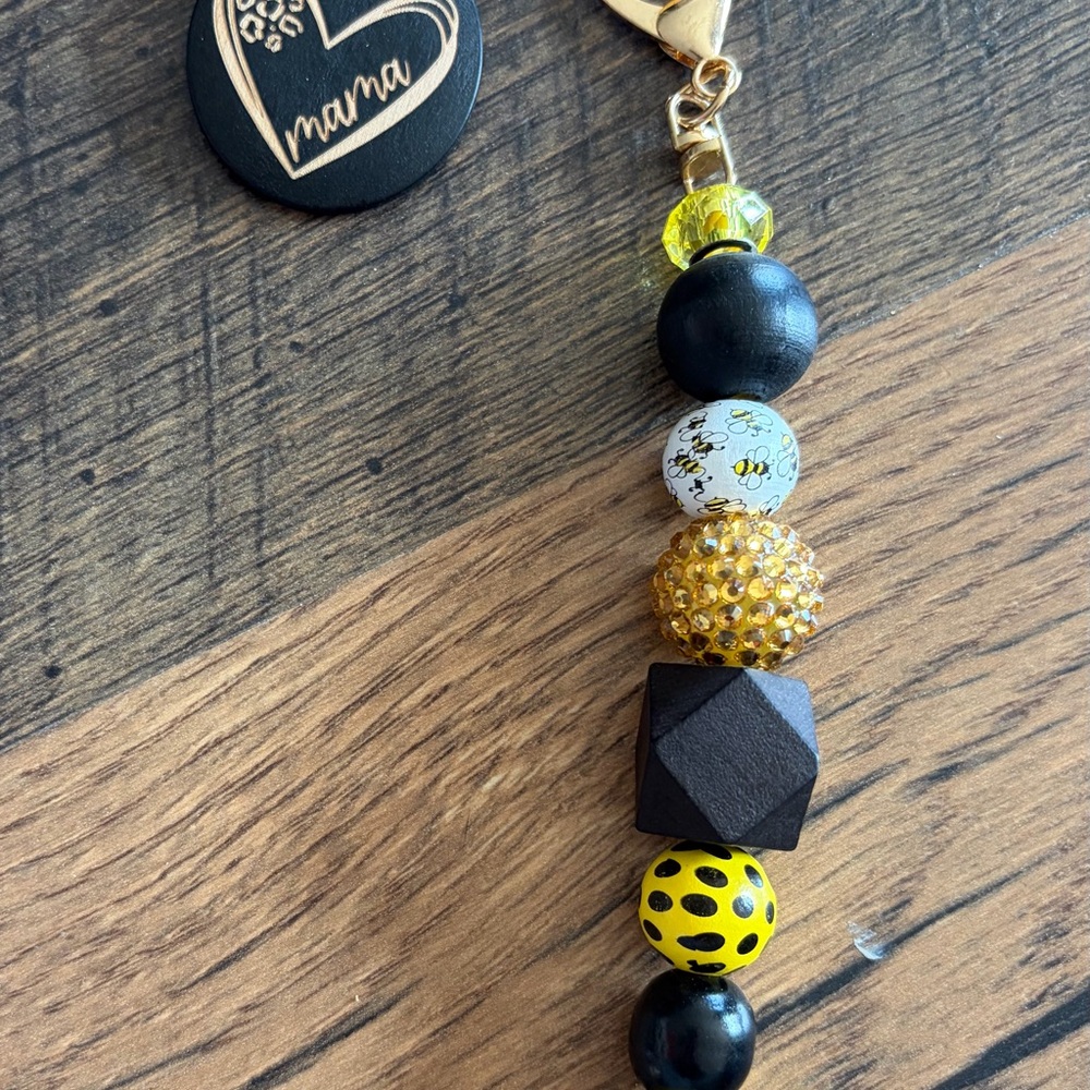Mama Heart Tassel Keychain - Picture 3 of 4